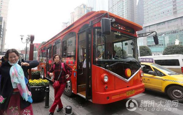 跟着观光巴士T480游重庆 10人以上可团体包车