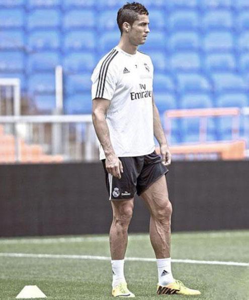 足坛飞人C罗弹跳逆天 比肩科比稍逊乔丹