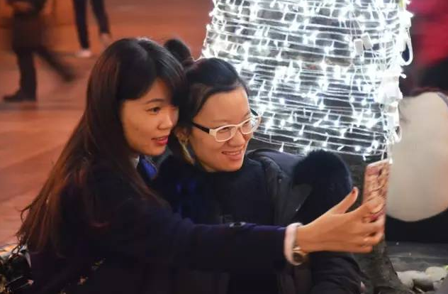 美哭！解放碑为你点亮360度无死角的夜色之美~