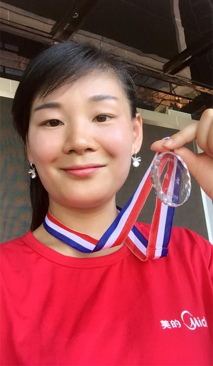 在重庆打拼的外地家电人 美女销售一天卖出百