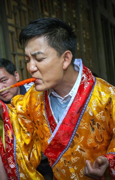 人生李锐武隆v人生吓傻50万村长吃生肉只为讨之攻略穿网友快txt图片
