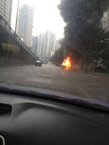 快讯:重庆红旗河沟一三轮车起火 无人员伤亡