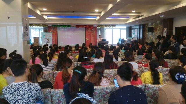 孕妈咪课堂公益讲座开课 母乳喂养宝宝更健康