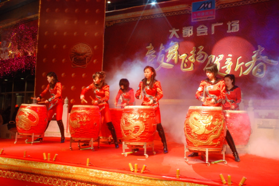 [大都会]15周年庆呈献 红樱束<em>女子</em>鼓乐载誉回归