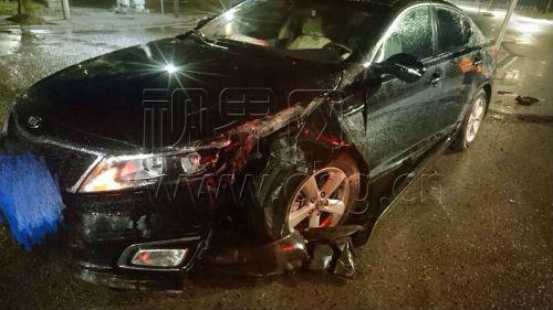 刚拿驾照一个月 司机租车过瘾遭遇暴雨撞上指