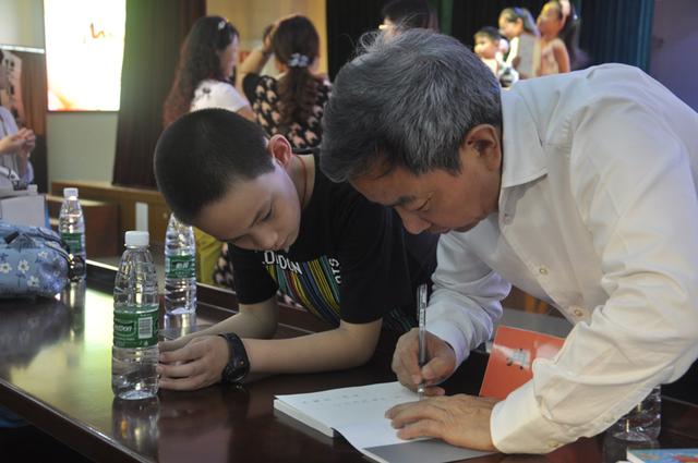 第二届先锋盛典举行 10学生获评先锋小作家