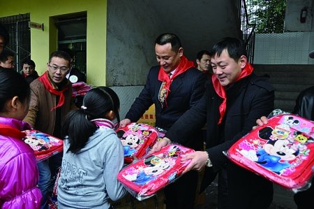 百度爱心助学公益行动 重庆铜梁送爱心