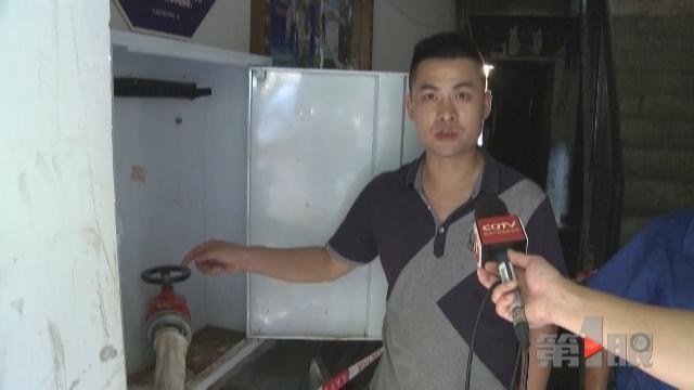 家中凌晨突遭大火 居民自救却发现消防栓没水