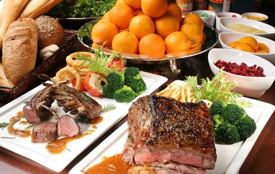 网友制吃垮自助餐厅教程 医生建议量力而行_