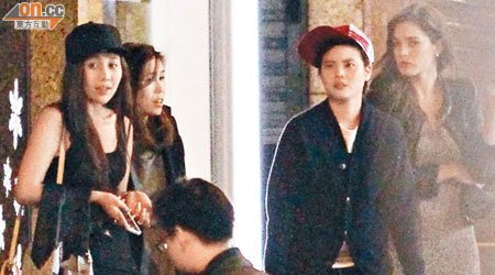 赌王爱女<em>同性恋</em>情曝光与林建岳女儿当街亲吻_