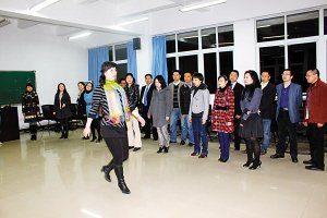 模特老师教白领学走路 提升<em>气质</em>改变人生_大