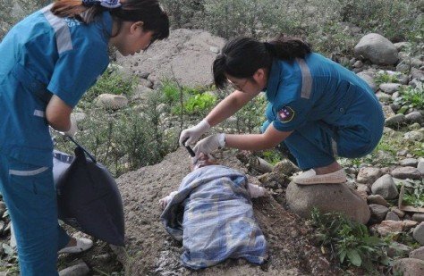 夫妻吵架婴儿坠河 女方称系丈夫故意摔下