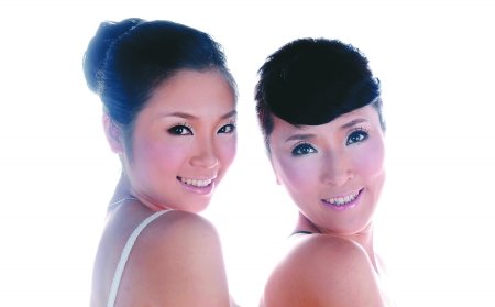 写真妈妈青春风采丝袜与她留住纪念合拍(图)_性感老师女儿图片