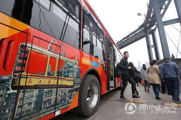 跟着观光巴士T480游重庆 10人以上可团体包车