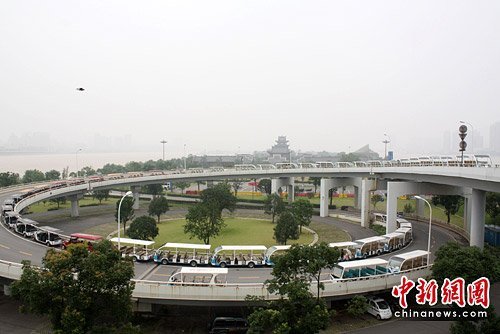 湘江长沙段洪峰达本世纪最高水位(组图)
