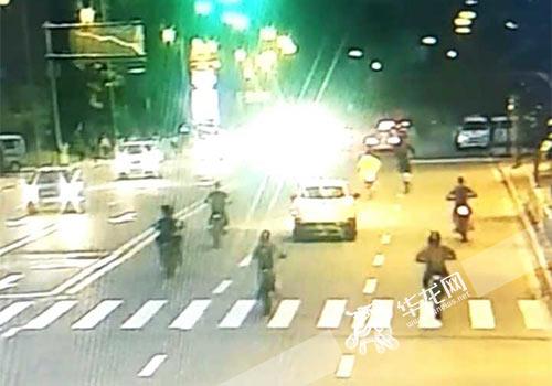 摩托车扰民 重庆交巡警下周整治摩托车交通违法