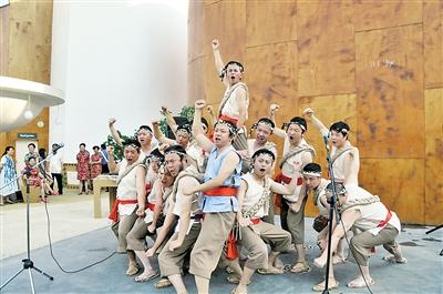 重庆人把川江号子唱响米兰 获许多赞扬