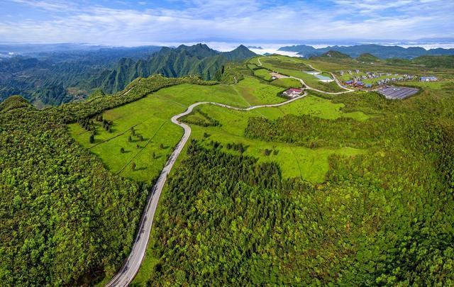 秀山:秀美川河盖 又迎杜鹃开