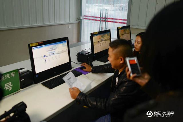 重庆新能源号牌今发放 渝AD01222成首张车牌