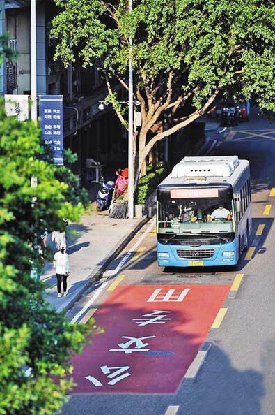 重庆今年增14条公交优先道 或推全白天时段优