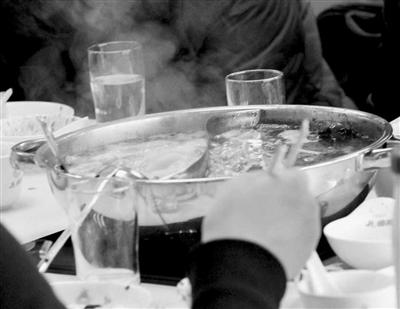 寒冬养生火锅受热捧 女生相亲首选火锅店