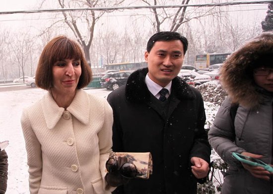 李阳离婚案宣判:妻子获抚养权及1200万财产