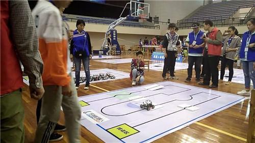 重庆三十九中学生在NOC机器人竞赛中斩获佳