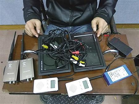 大叔不识字还要考驾照 动用高科技作弊被逮