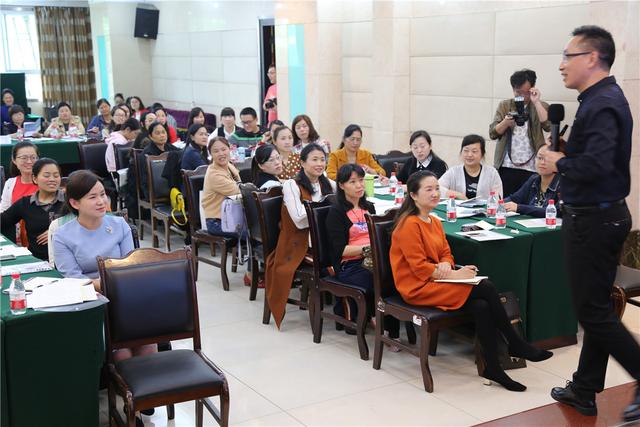 茶竹姐妹化身幸福讲师 助力百场家庭教育讲座