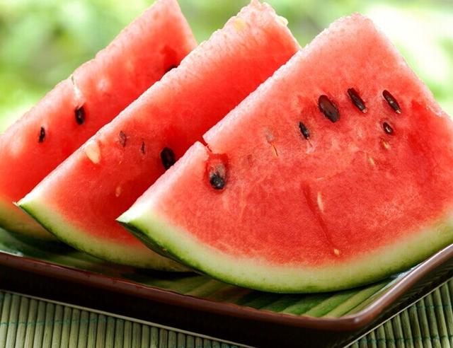 夏天四种人不宜吃西瓜 吃冰西瓜不利肠胃健康