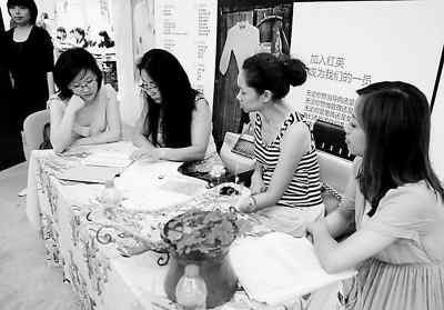 七成海归月薪低于1万 近半流向民企