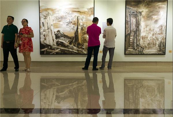 王波以"消逝的记忆"为主题个人油画展重回老重庆