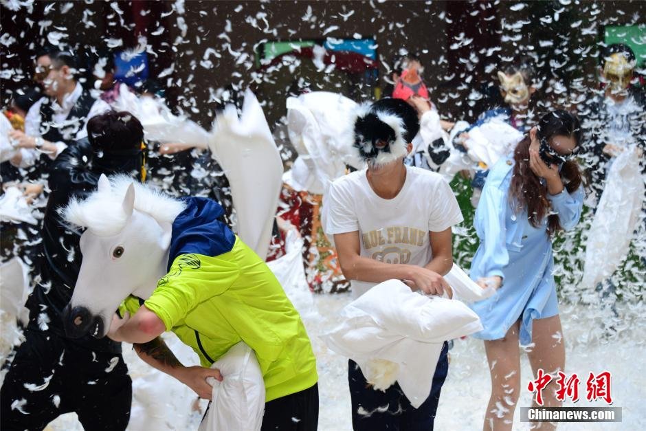 求一个嘉宾戴着面具接受访问的情感类节目,主