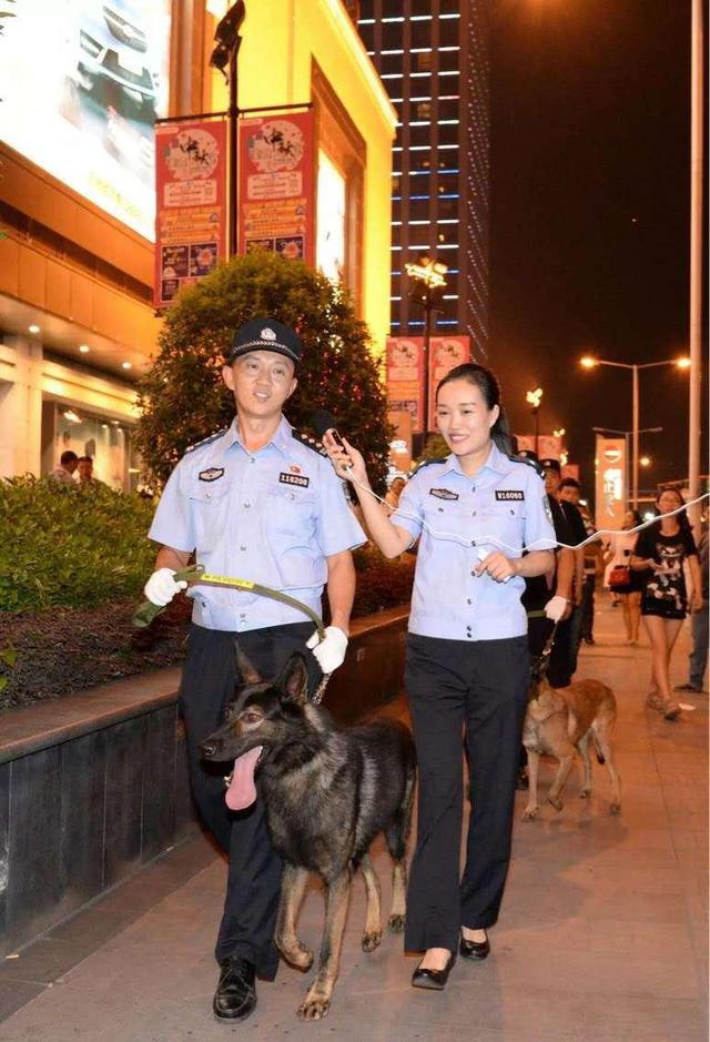 万州公安网络直播中秋安保获点赞(图)
