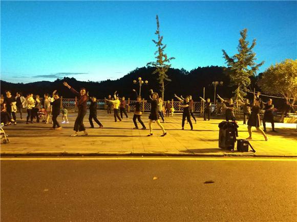 垫江三溪镇:广场舞点亮群众文化生活