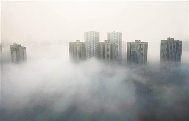 昨晨浓雾“锁”山城 今起持续晴好天气