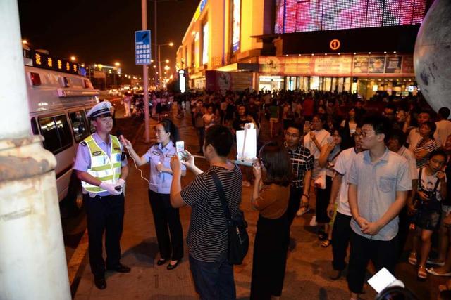 万州公安网络直播中秋安保获点赞(图)
