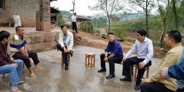 大任在肩行在路上系列报道一邮储银行重庆黔江分行助力精准扶贫绘就