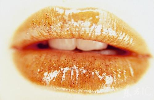 8大食物清除牙垢+牙齿更干净