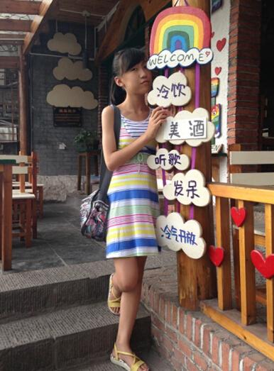 游欣旎:小才女爱读书 暑假去图书馆当义工