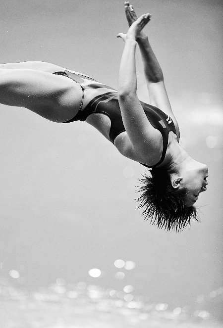 最后一跳创纪录 施廷懋为重庆夺大运第二金