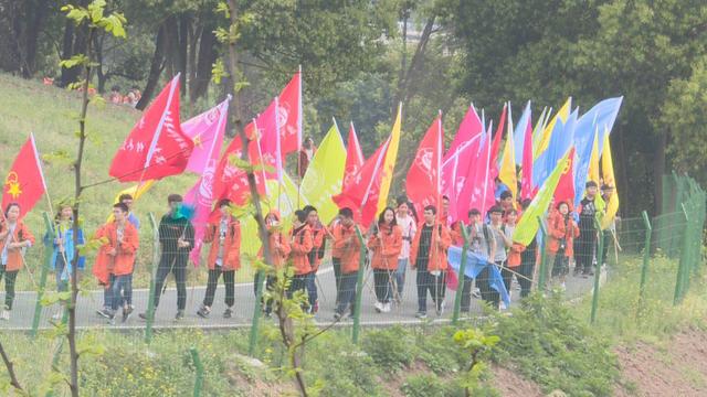 兼善中学举行探索中草药植物远足活动