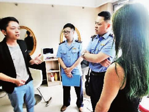 女子团购染发黄色染成绿 茶饭不思无心上班