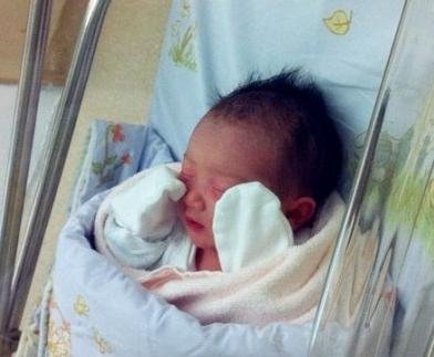 赵子琪爱女首曝光图片