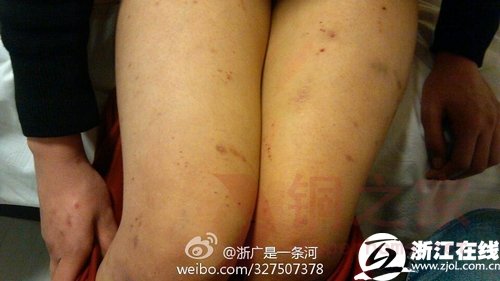 强奸女生逼男生舔大便