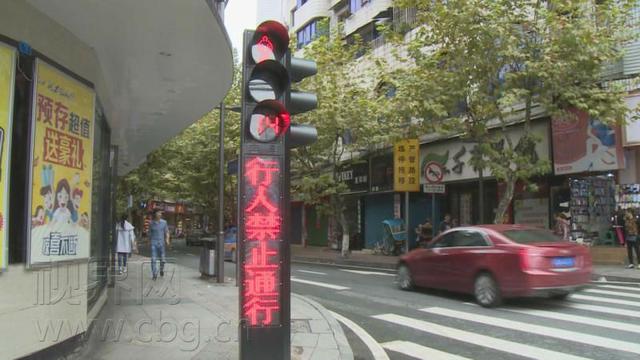 垫江首个语音智能人行信号灯建成投用