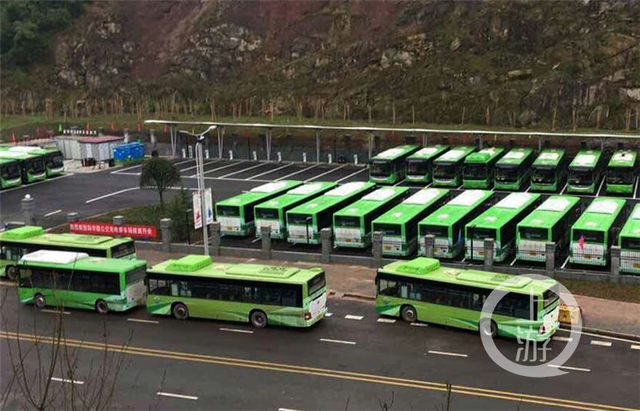 重庆最大公交充电停车场在两江新区投用