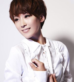 网友曝谢楠整容前后对比照(图)