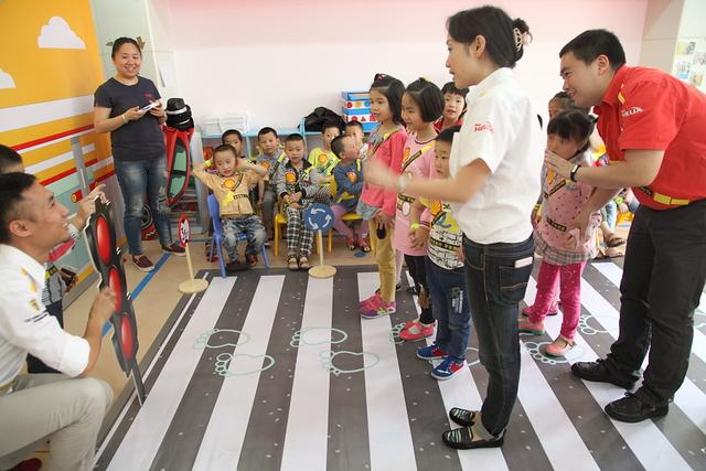 东银壳牌为听障儿童宣讲交通安全 共度别样六