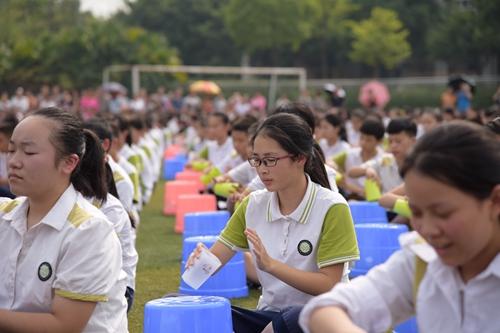 今年开学有礼收!礼嘉中学学生收到校长“神秘开学礼”_大渝网_腾讯网